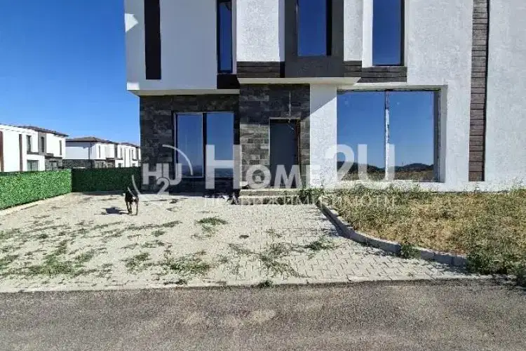 4-room house in Bozhurishte with parking space in gated complex