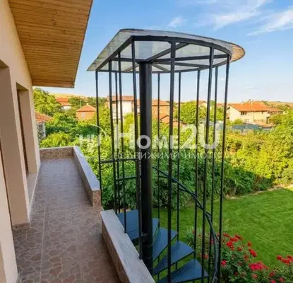 Photo 5 — Three-storey house with yard in Banevo district, Burgas