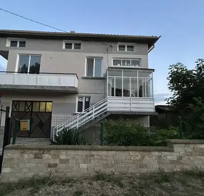 Снимка 2 — Къща във Варна, Бяла
