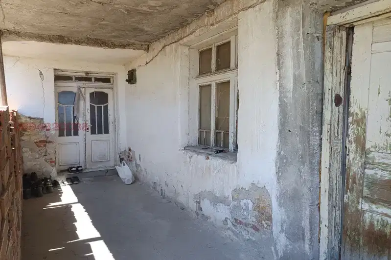 House with 3 rooms and yard in Chirpan, Stara Zagora region