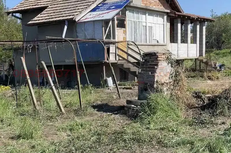 Twin house with 981 sq m yard in Lozyata, Dobrich