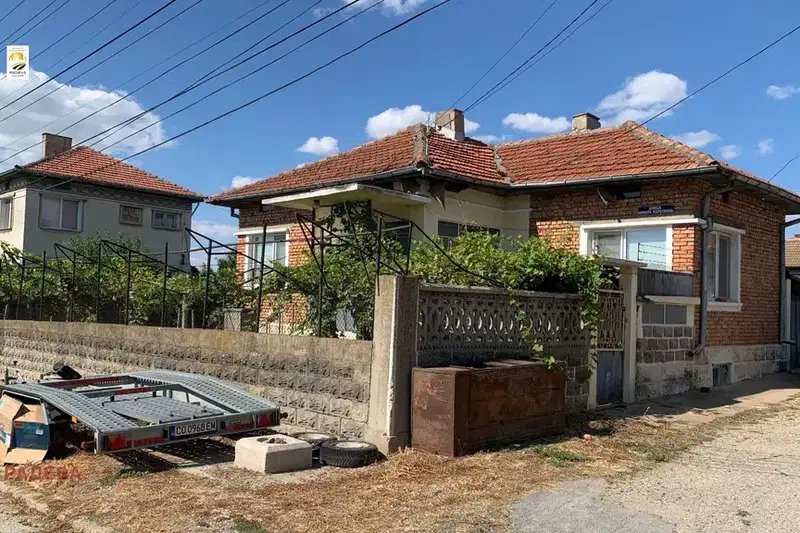 Къща в Русе, Две могили