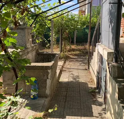 Снимка 3 — Къща в Русе, Две могили