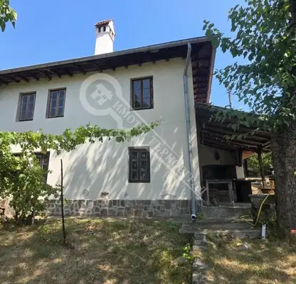 Снимка 2 — Двуетажна къща с 4 спални и панорамна гледка в Елена