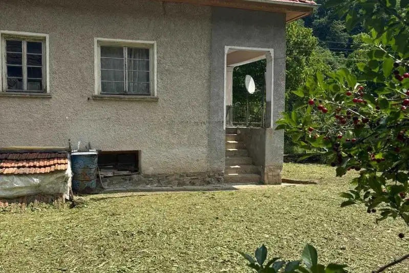 House in област София, Etropole