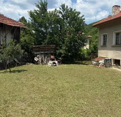 Photo 3 — House in област София, Etropole