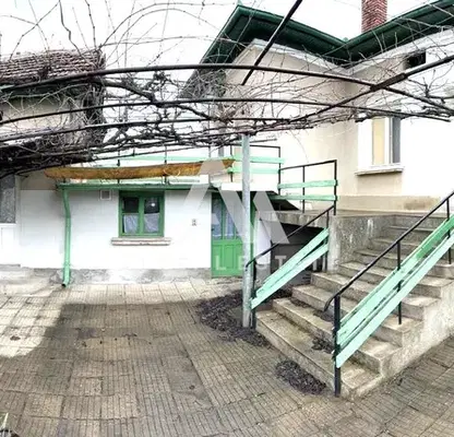 Снимка 5 — Масивна къща с 4 стаи и двор в гр. Гулянци, обл. Плевен