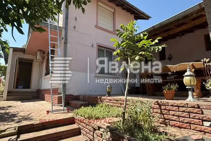 Two-storey house with 3 bedrooms in Kableshkovo with large yard