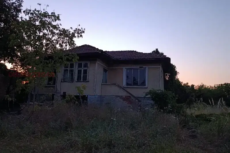 Къща 3-стаен в Горно Сливово, Летница с двор