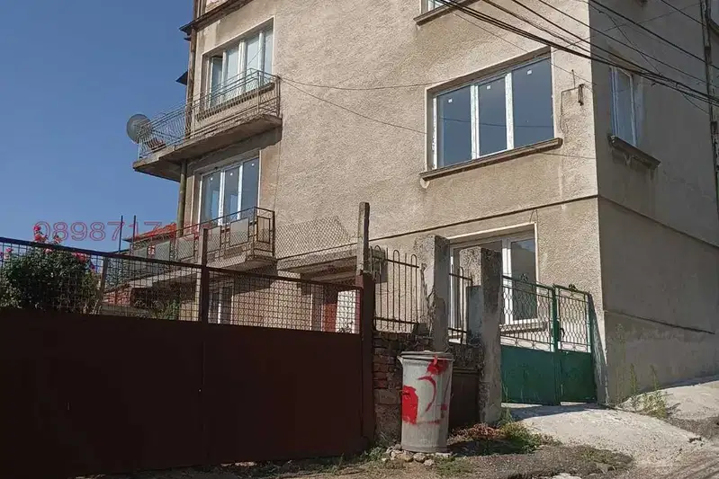 Къща в Монтана, Лом
