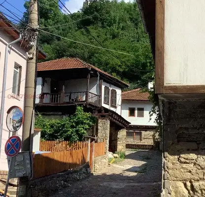 Снимка 4 — Възрожденска къща с двор в квартал Вароша, Ловеч