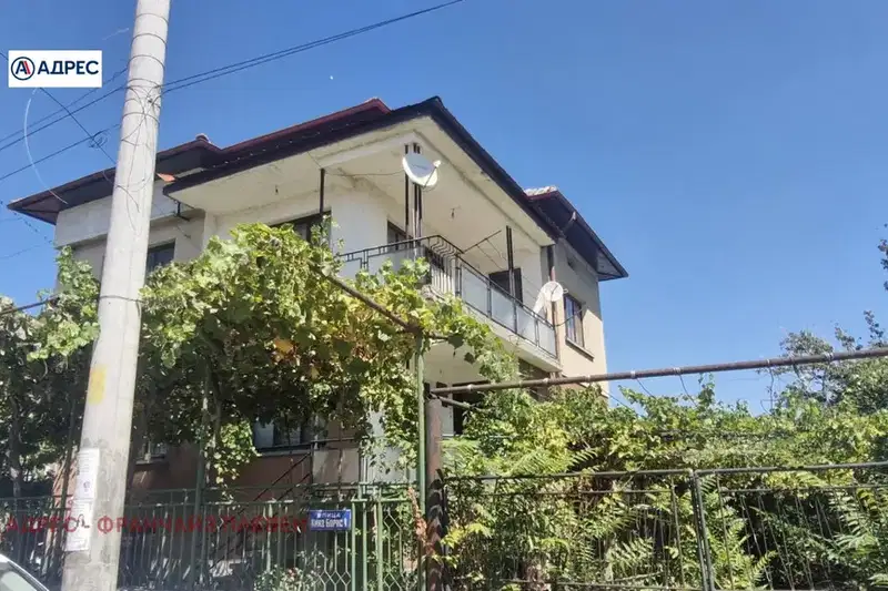 Solid house with 6 rooms and large terraces in Lukovit