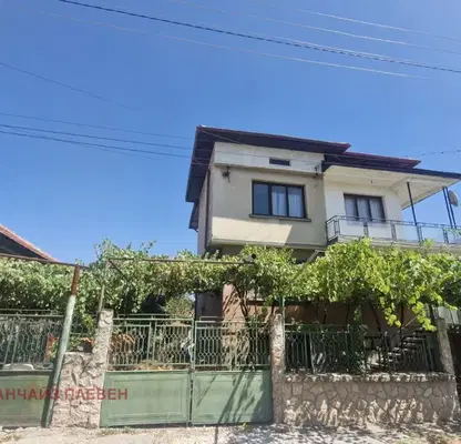 Photo 2 — Solid house with 6 rooms and large terraces in Lukovit
