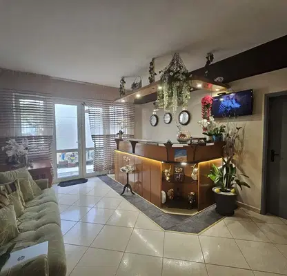 Photo 4 — House with 14 rooms and parking in Obzor, second line to the sea
