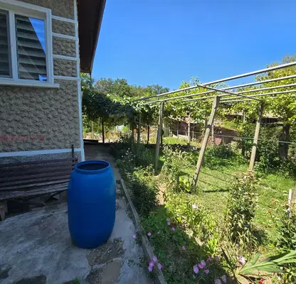 Photo 4 — Detached house with yard and outbuildings in Omurtag