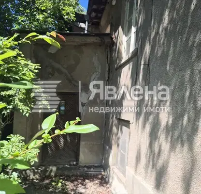 Снимка 4 — Къща в Перник, Център