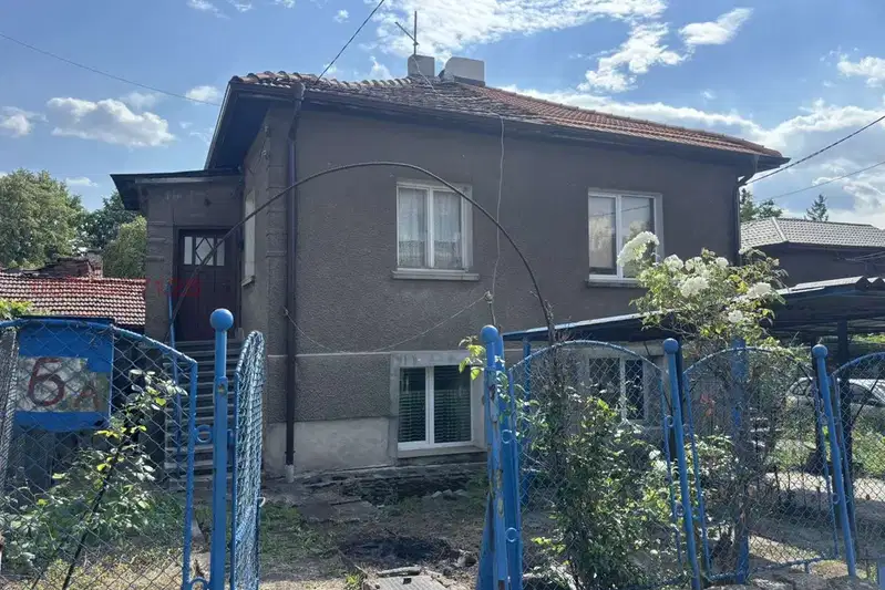 House in Pernik, Centyr