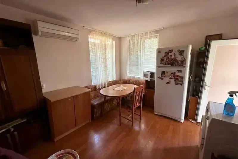 House in Pernik, Kamenina