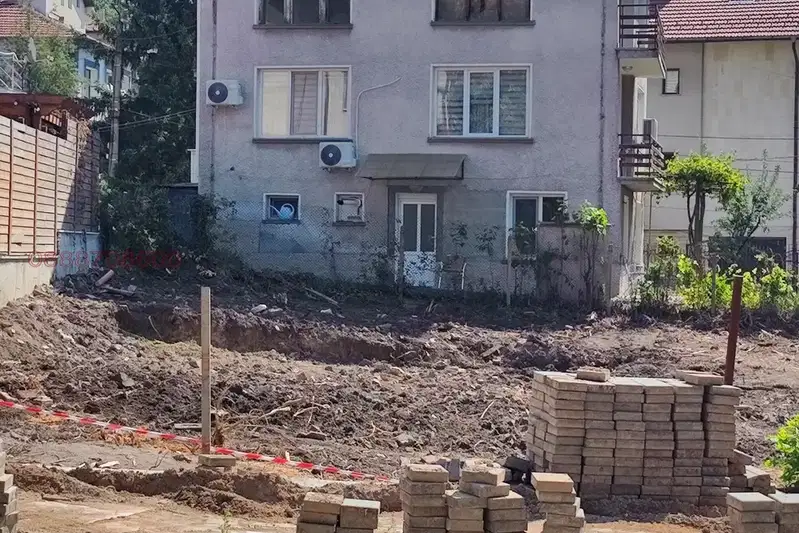 Етаж от къща с 4 стаи в Клепало, Перник, с гараж и двор