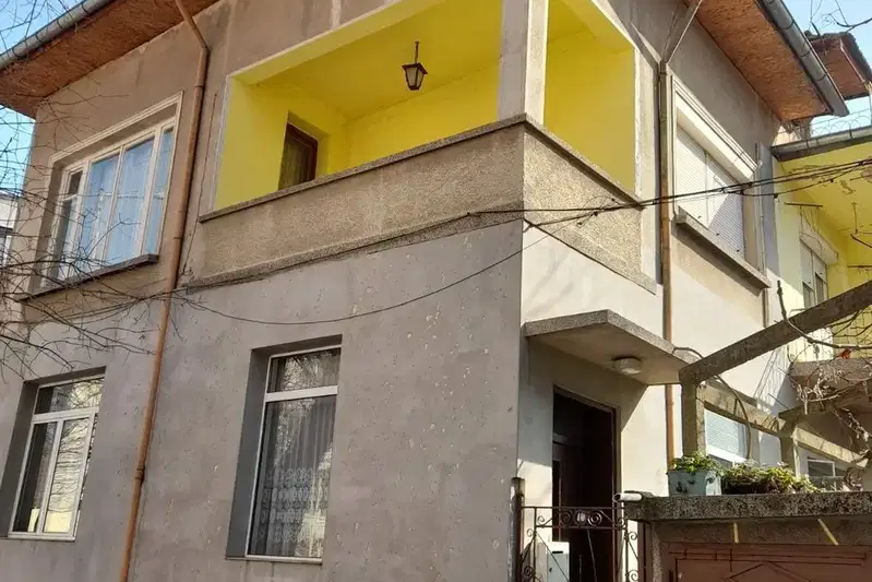 House in Pleven, Idealen Centyr