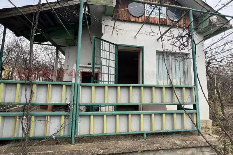Малки вили с двор в м-т Кожухарска чешма, Плевен