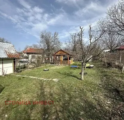 Снимка 4 — Вила с 2 стаи в Касева Чешма, Русе с двор и навес
