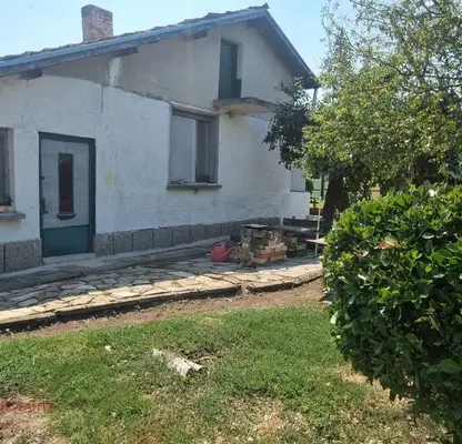 Photo 2 — One-storey house with garage in Arnautito village, Stara Zagora region