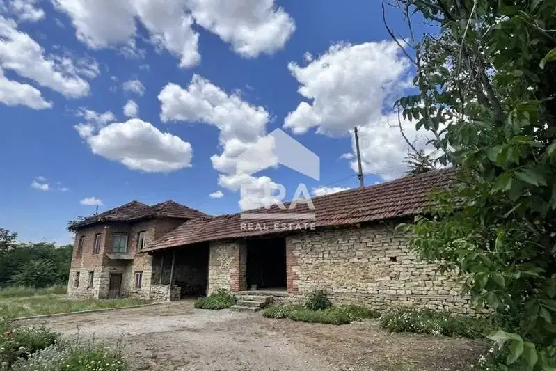 Къща в Русе, с. Баниска
