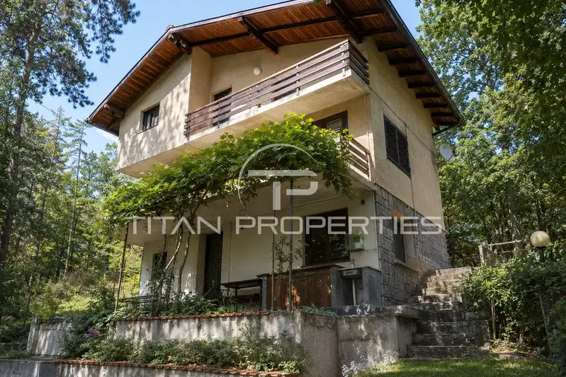 Three-storey house with pool in Batuliya village, Sofia region