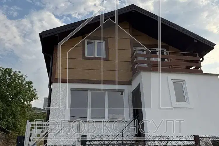 Къща с 3 стаи в с. Белащица с терасиран двор