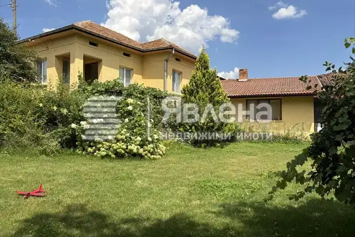 House with 3 rooms and large yard in Benkovski village, Sofia region