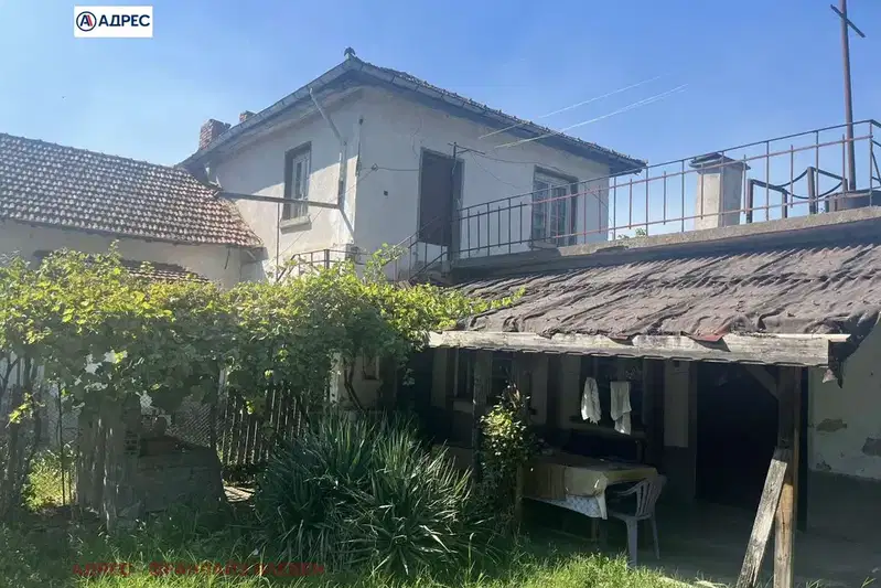 House with yard in Bozhuritsa village, Pleven region