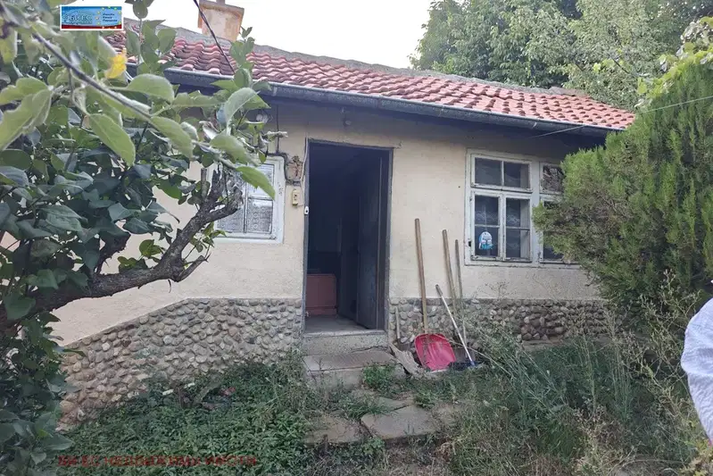 Къща с 2 стаи в с. Борнарево, област Перник