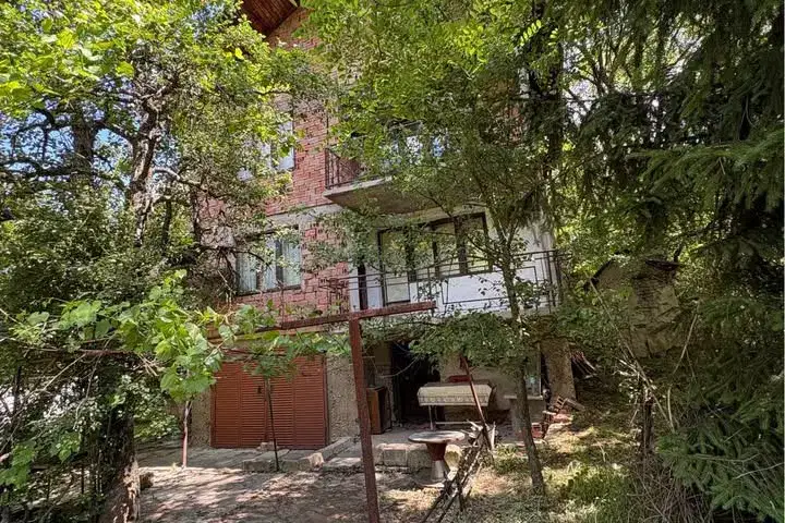 House in Oblast Pernik, Bosnek