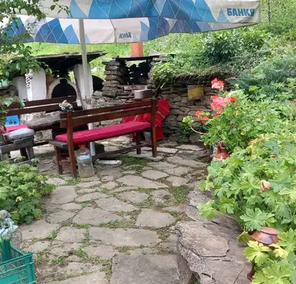 Снимка 5 — Къща с 2.6 дка земя и река в с. Черни Осъм, обл. Ловеч