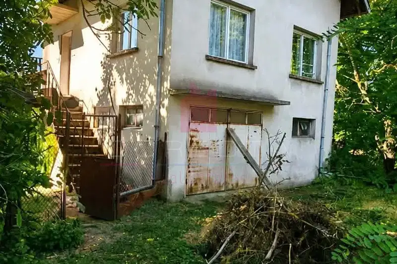 Къща в Русе, с. Червена вода