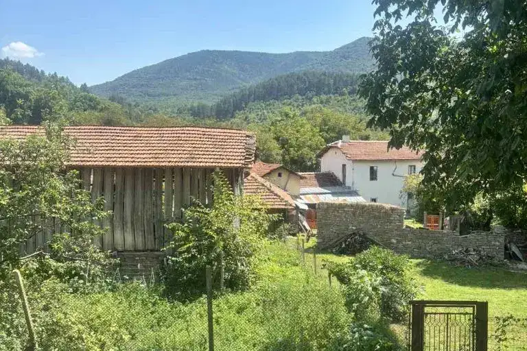 Къща в Ловеч, с. Дебнево