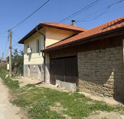 Снимка 2 — Къща в Ловеч, с. Добродан