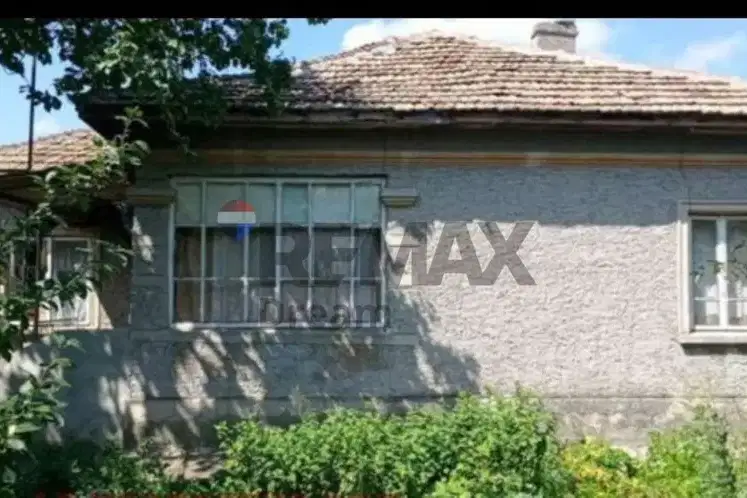Къща с 4 стаи и голям двор в с. Дропла, област Добрич