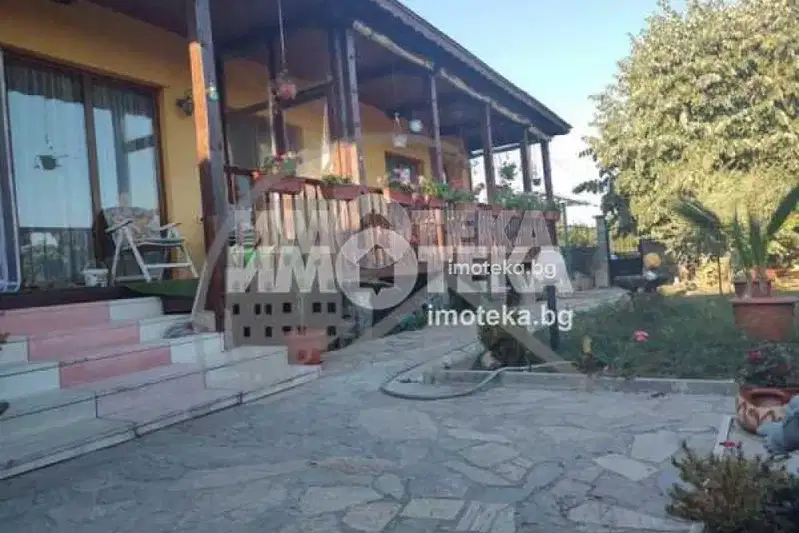 One-story house with 3 bedrooms in Dubravino village, Varna region