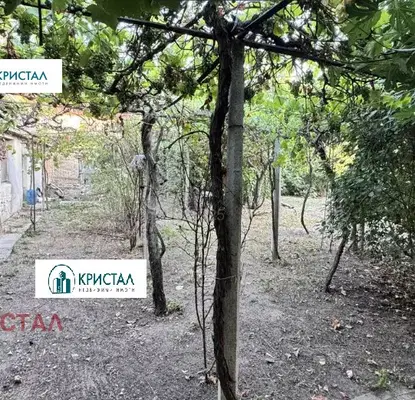 Снимка 4 — Къща с 3 спални в с. Дълго поле, област Пловдив, с голям двор