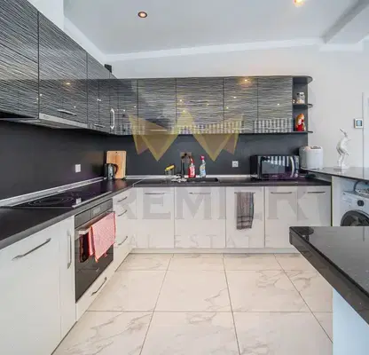 Photo 4 — Complex of three houses with pool in General Kantardzhievo village