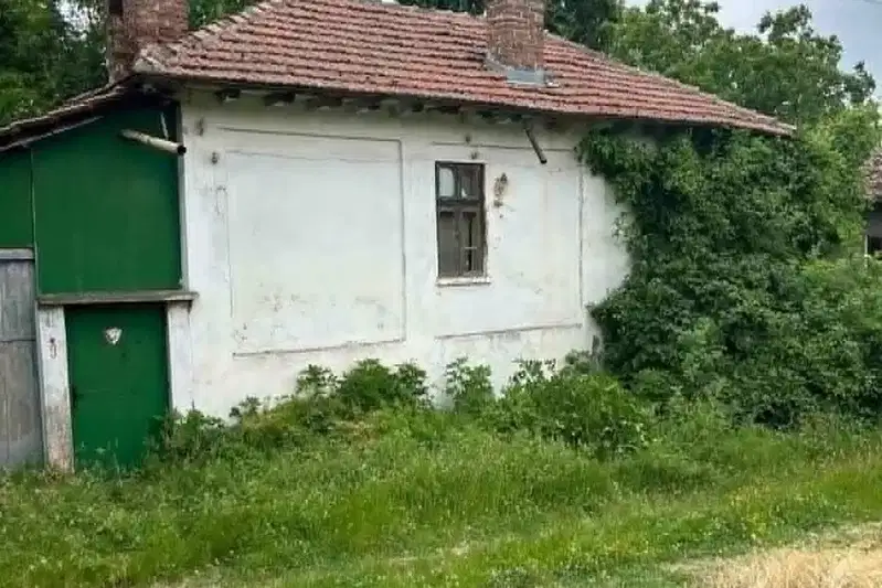 House with yard in Gorsko Slivovo village, Lovech region