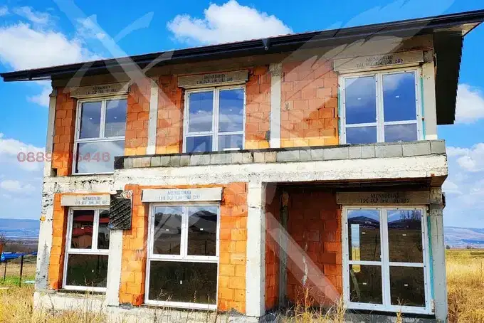 Spacious 4-room house with large yard in Herakovo village