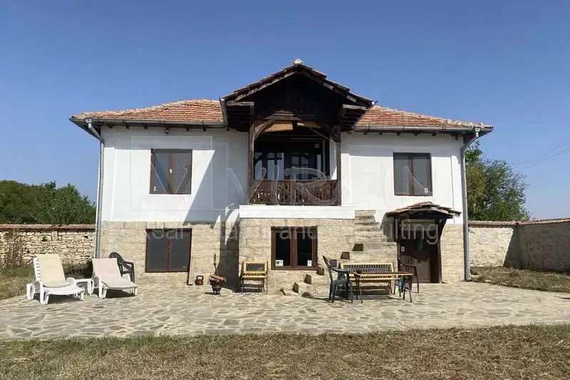 Къща с 2 спални и тераса с панорама в с. Храброво, обл. Варна