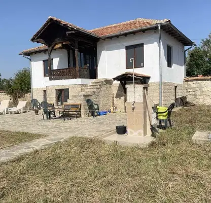 Снимка 2 — Къща с 2 спални и тераса с панорама в с. Храброво, обл. Варна