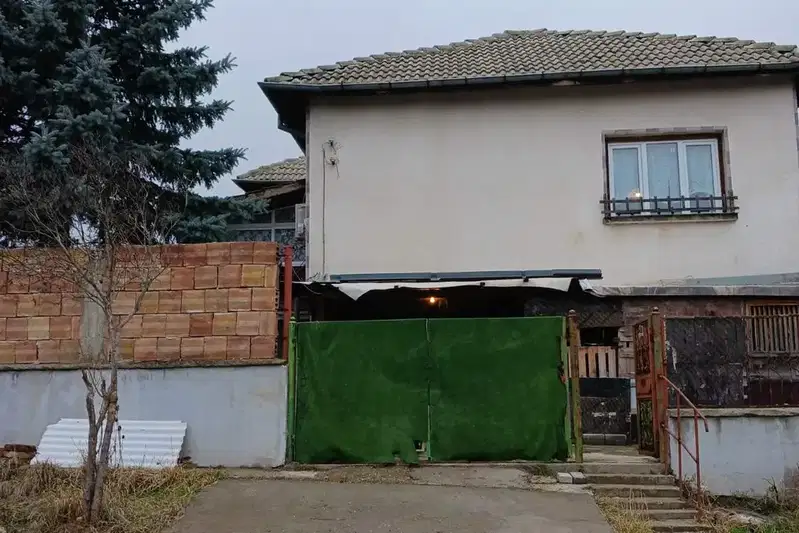 House in област София, Hrabyrsko