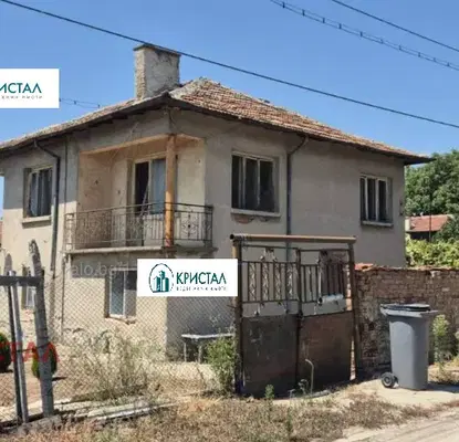 Снимка 2 — Двуетажна къща с голям двор в с. Кадиево, област Пловдив