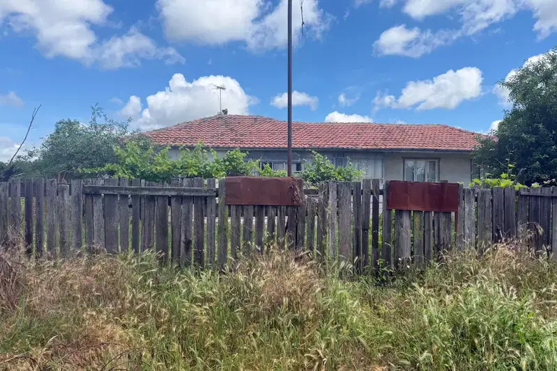 House with 5 rooms and large yard in Kalipetrovo village, Silistra region