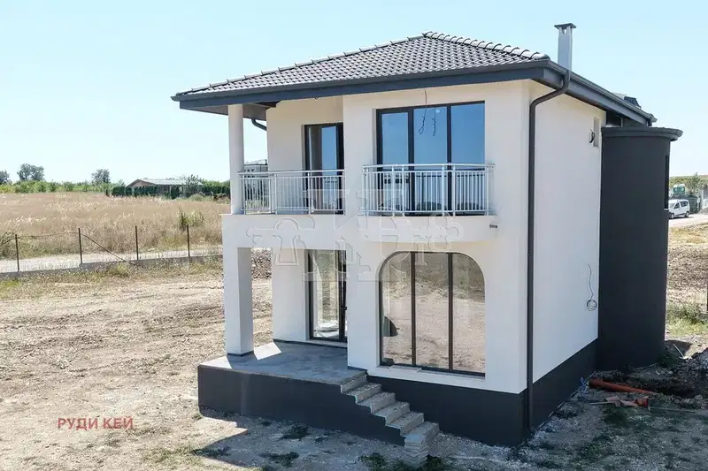 Двуетажна къща с 4 стаи в с. Кичево, област Варна